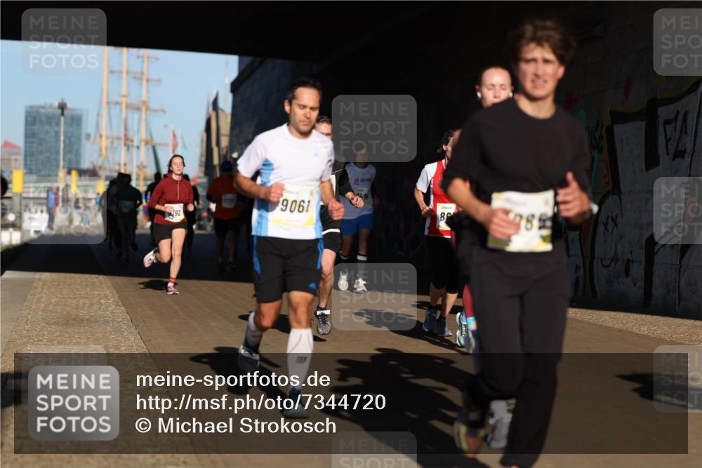 06.10.2024 - 19. swb-Marathon Bremen Michael Strokosch http://msf.ph/oto/7344720 06.10.2024 10:14:13 Laufen 92, 7711, 9061, 86 meine-sportfotos.de