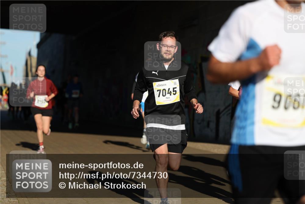 06.10.2024 - 19. swb-Marathon Bremen Michael Strokosch http://msf.ph/oto/7344730 06.10.2024 10:14:15 Laufen 19, 7045, 9061 meine-sportfotos.de