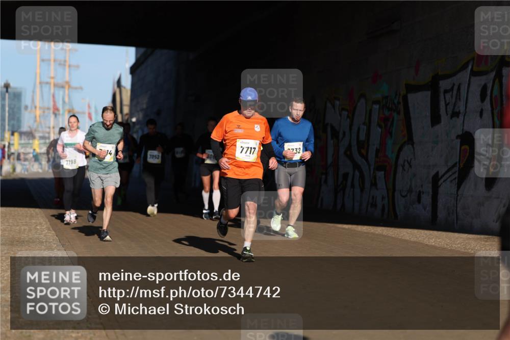 06.10.2024 - 19. swb-Marathon Bremen Michael Strokosch http://msf.ph/oto/7344742 06.10.2024 10:14:18 Laufen 14, 30, 7052, 7198, 7717, 732 meine-sportfotos.de