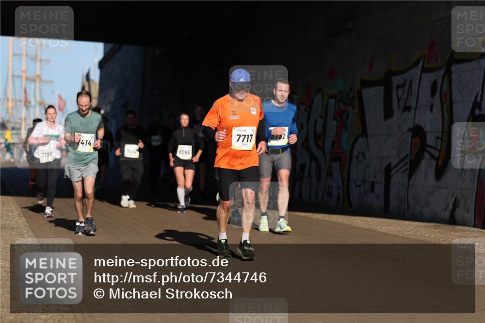 06.10.2024 - 19. swb-Marathon Bremen Michael Strokosch http://msf.ph/oto/7344746 06.10.2024 10:14:19 Laufen 414, 7052, 8066, 7198, 7717 meine-sportfotos.de
