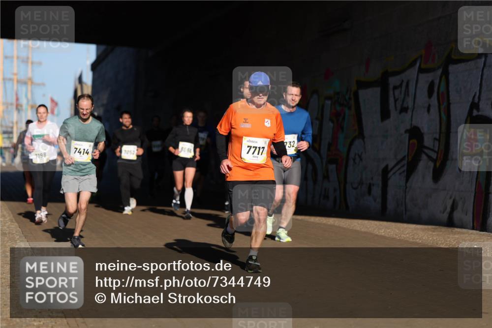 06.10.2024 - 19. swb-Marathon Bremen Michael Strokosch http://msf.ph/oto/7344749 06.10.2024 10:14:19 Laufen 7198, 7414, 7052, 7717, 732 meine-sportfotos.de
