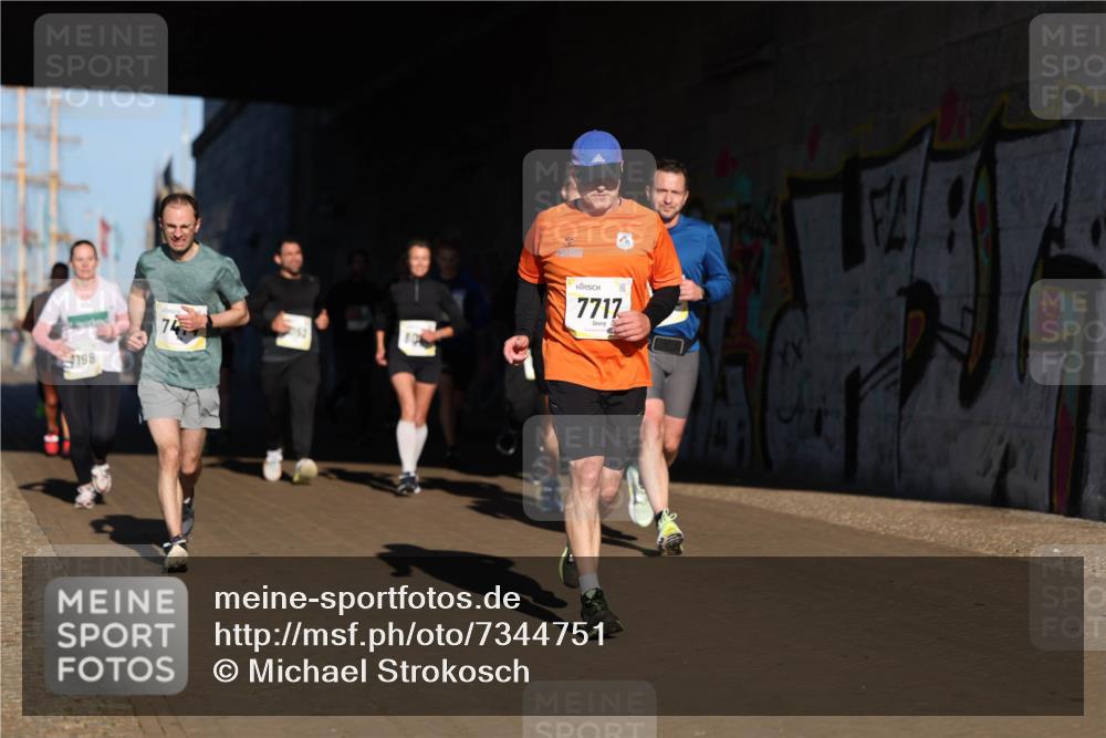 06.10.2024 - 19. swb-Marathon Bremen Michael Strokosch http://msf.ph/oto/7344751 06.10.2024 10:14:19 Laufen 74, 198, 7717 meine-sportfotos.de