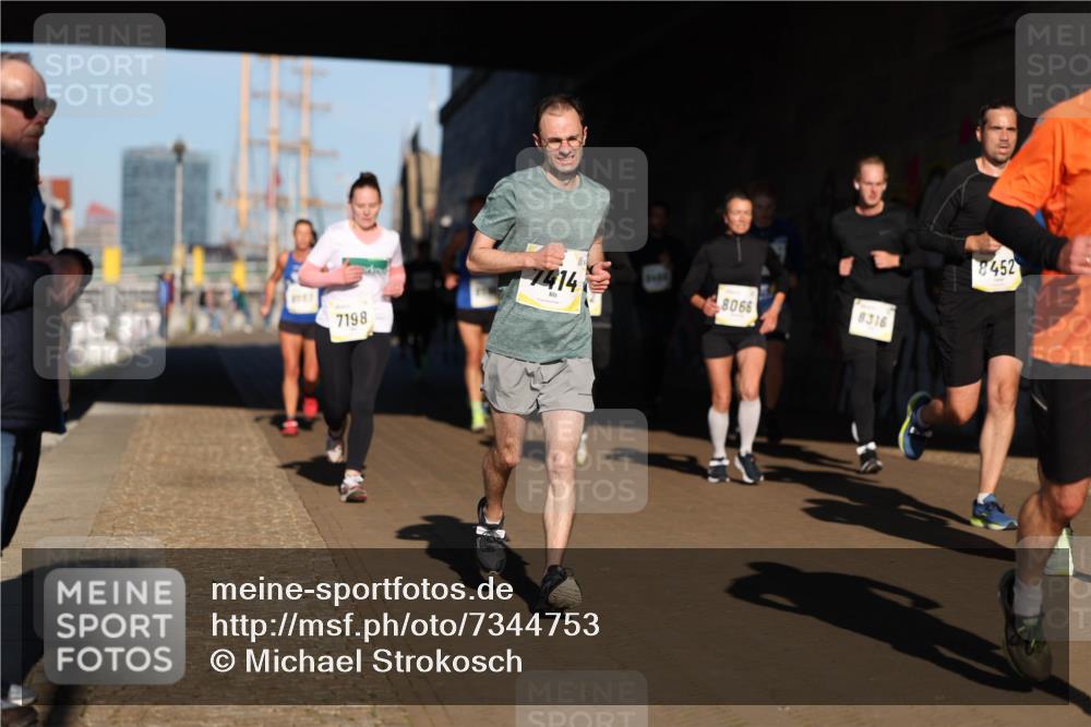 06.10.2024 - 19. swb-Marathon Bremen Michael Strokosch http://msf.ph/oto/7344753 06.10.2024 10:14:20 Laufen 7414, 8066, 8316, 7198, 8452 meine-sportfotos.de