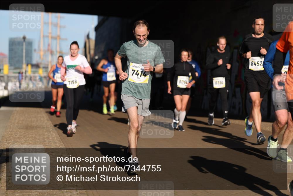 06.10.2024 - 19. swb-Marathon Bremen Michael Strokosch http://msf.ph/oto/7344755 06.10.2024 10:14:21 Laufen 7198, 7414, 806, 8316, 8452 meine-sportfotos.de