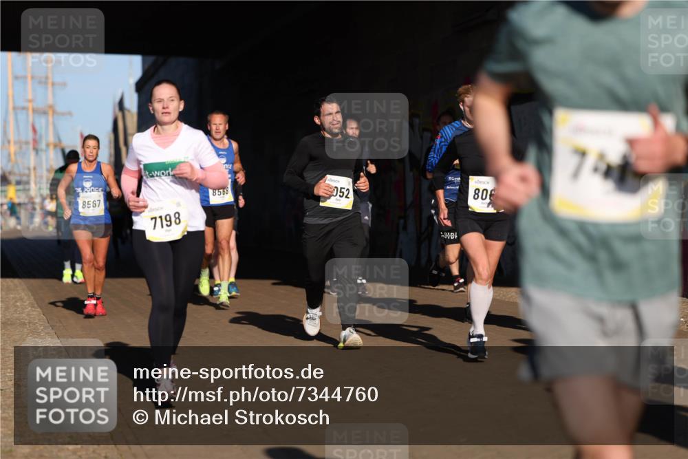 06.10.2024 - 19. swb-Marathon Bremen Michael Strokosch http://msf.ph/oto/7344760 06.10.2024 10:14:22 Laufen 052, 8567, 7198, 8568, 80, 741, 7 meine-sportfotos.de