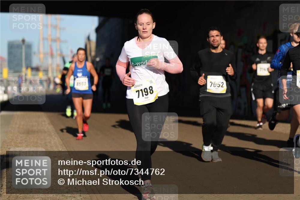 06.10.2024 - 19. swb-Marathon Bremen Michael Strokosch http://msf.ph/oto/7344762 06.10.2024 10:14:23 Laufen 8567, 7198, 7052, 7741 meine-sportfotos.de