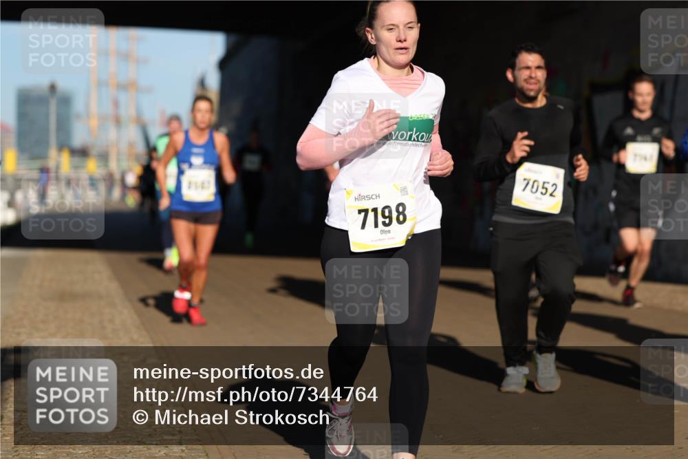 06.10.2024 - 19. swb-Marathon Bremen Michael Strokosch http://msf.ph/oto/7344764 06.10.2024 10:14:23 Laufen 2107, 7198, 7052 meine-sportfotos.de