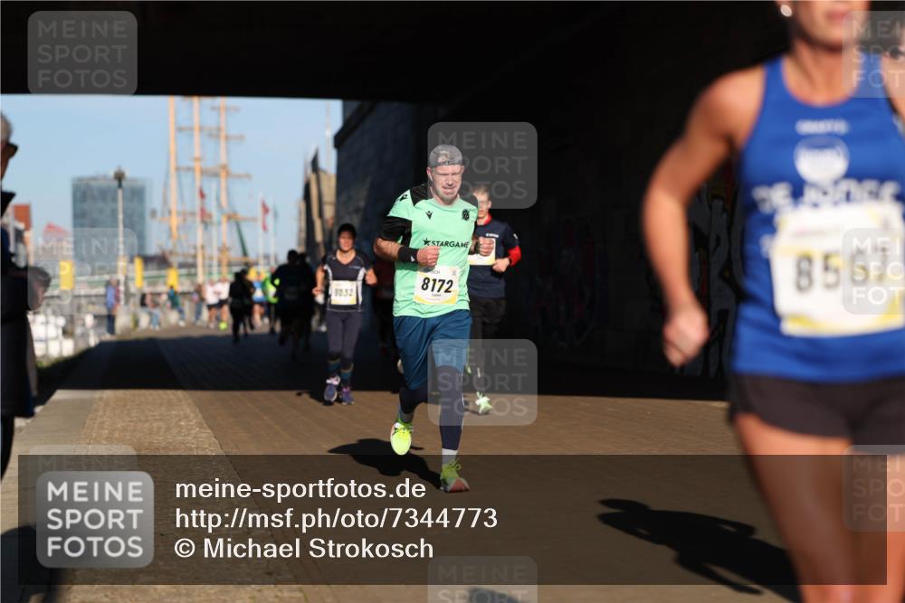 06.10.2024 - 19. swb-Marathon Bremen Michael Strokosch http://msf.ph/oto/7344773 06.10.2024 10:14:26 Laufen 9032, 8172, 8567 meine-sportfotos.de