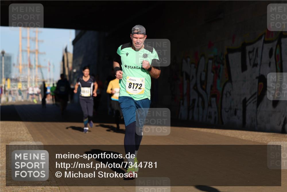 06.10.2024 - 19. swb-Marathon Bremen Michael Strokosch http://msf.ph/oto/7344781 06.10.2024 10:14:27 Laufen 0232, 8172 meine-sportfotos.de