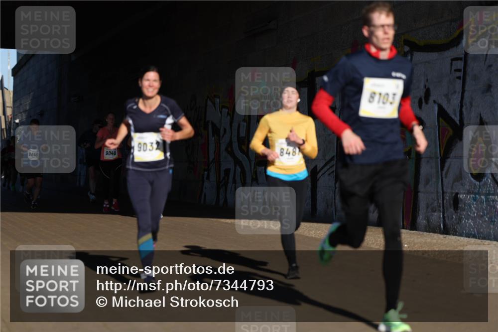 06.10.2024 - 19. swb-Marathon Bremen Michael Strokosch http://msf.ph/oto/7344793 06.10.2024 10:14:29 Laufen 8645, 9040, 9032, 848, 8103 meine-sportfotos.de
