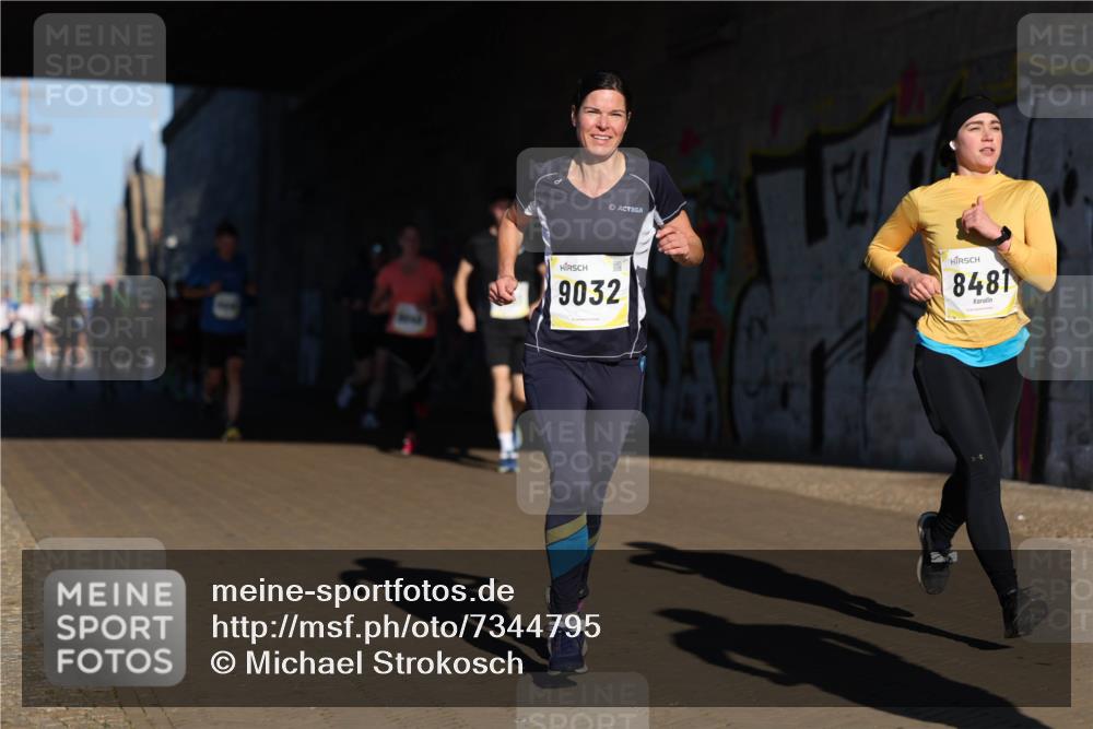 06.10.2024 - 19. swb-Marathon Bremen Michael Strokosch http://msf.ph/oto/7344795 06.10.2024 10:14:30 Laufen 9032, 8481 meine-sportfotos.de