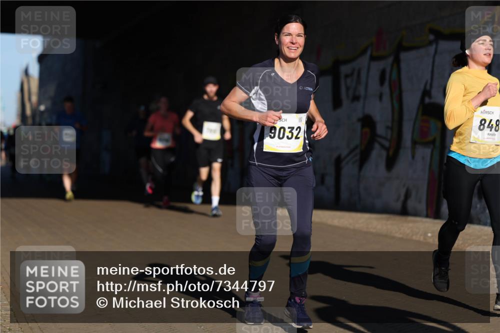 06.10.2024 - 19. swb-Marathon Bremen Michael Strokosch http://msf.ph/oto/7344797 06.10.2024 10:14:30 Laufen 9032, 848 meine-sportfotos.de
