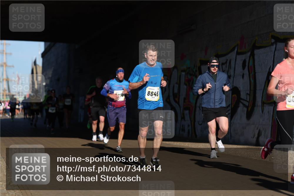 06.10.2024 - 19. swb-Marathon Bremen Michael Strokosch http://msf.ph/oto/7344814 06.10.2024 10:14:34 Laufen 8645 meine-sportfotos.de