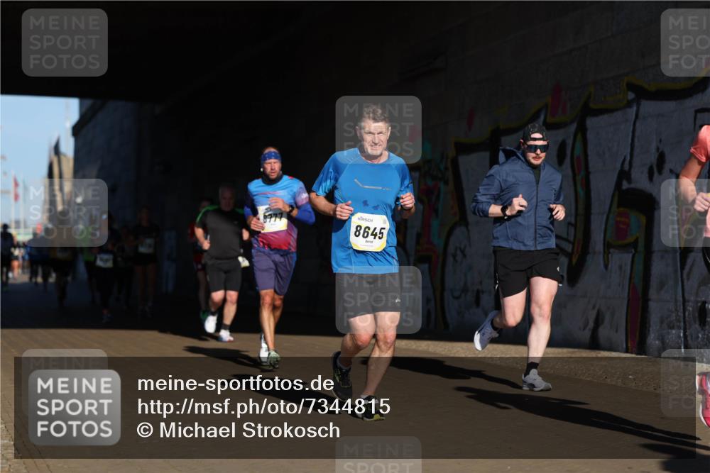06.10.2024 - 19. swb-Marathon Bremen Michael Strokosch http://msf.ph/oto/7344815 06.10.2024 10:14:34 Laufen 8645 meine-sportfotos.de
