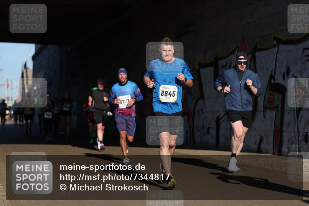 06.10.2024 - 19. swb-Marathon Bremen Michael Strokosch http://msf.ph/oto/7344817 06.10.2024 10:14:35 Laufen 8777, 8645 meine-sportfotos.de