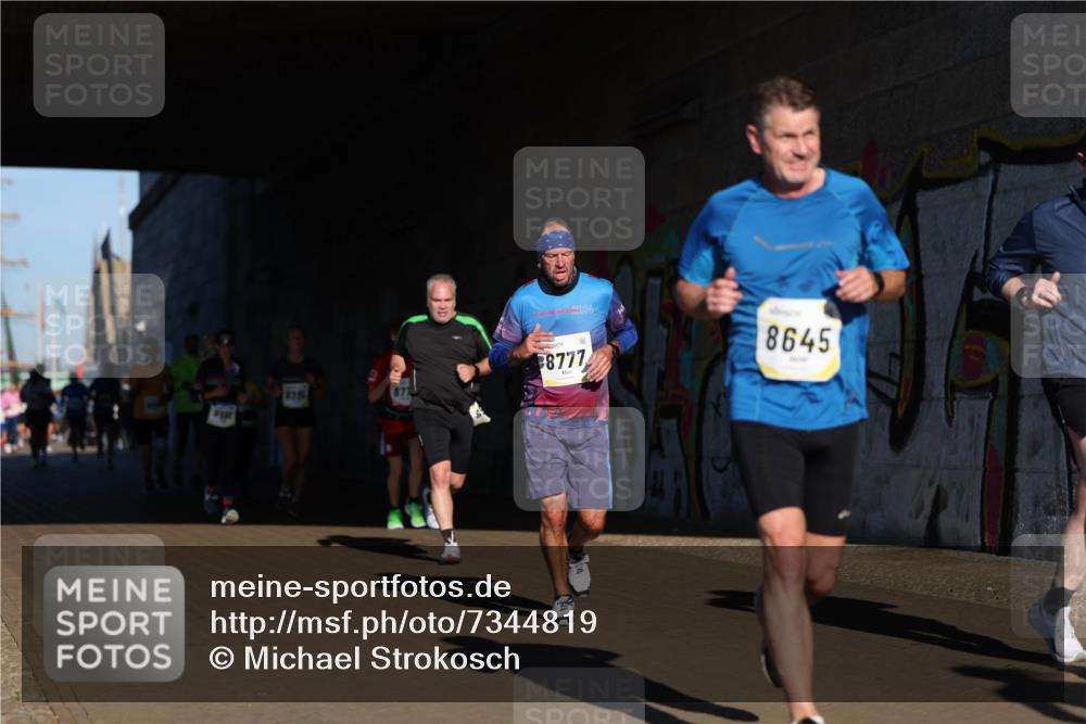 06.10.2024 - 19. swb-Marathon Bremen Michael Strokosch http://msf.ph/oto/7344819 06.10.2024 10:14:35 Laufen 2024, 7531, 8335, 8777, 8645 meine-sportfotos.de