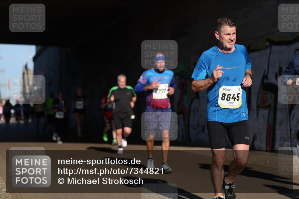 06.10.2024 - 19. swb-Marathon Bremen Michael Strokosch http://msf.ph/oto/7344821 06.10.2024 10:14:36 Laufen 771, 8645 meine-sportfotos.de