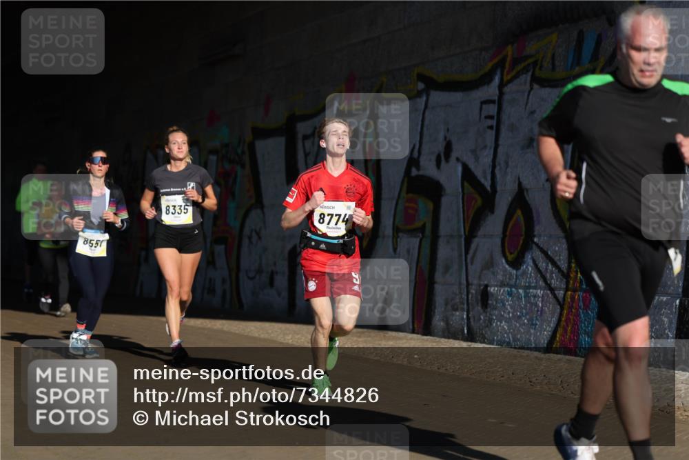06.10.2024 - 19. swb-Marathon Bremen Michael Strokosch http://msf.ph/oto/7344826 06.10.2024 10:14:39 Laufen 855, 8335, 8774 meine-sportfotos.de
