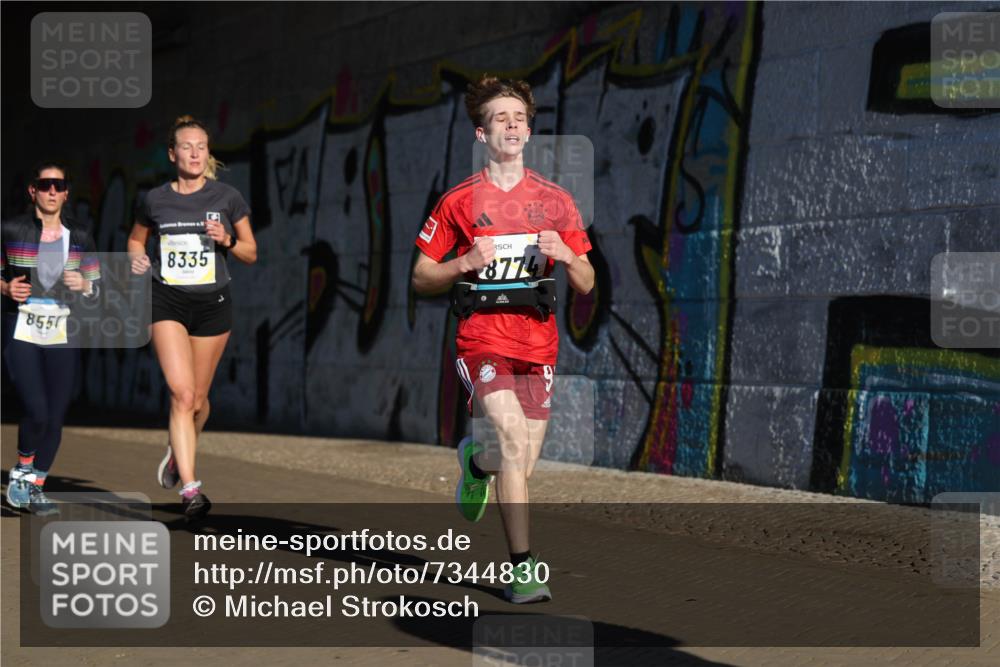06.10.2024 - 19. swb-Marathon Bremen Michael Strokosch http://msf.ph/oto/7344830 06.10.2024 10:14:39 Laufen 855, 8335, 8774 meine-sportfotos.de