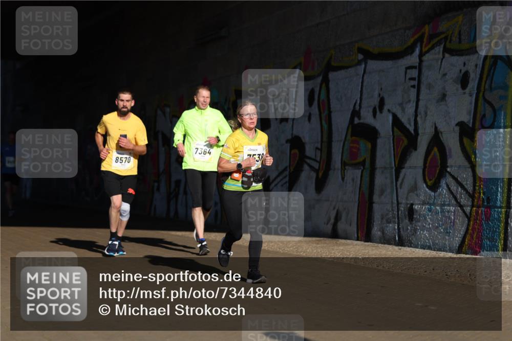 06.10.2024 - 19. swb-Marathon Bremen Michael Strokosch http://msf.ph/oto/7344840 06.10.2024 10:14:42 Laufen 8570, 7364, 7538 meine-sportfotos.de
