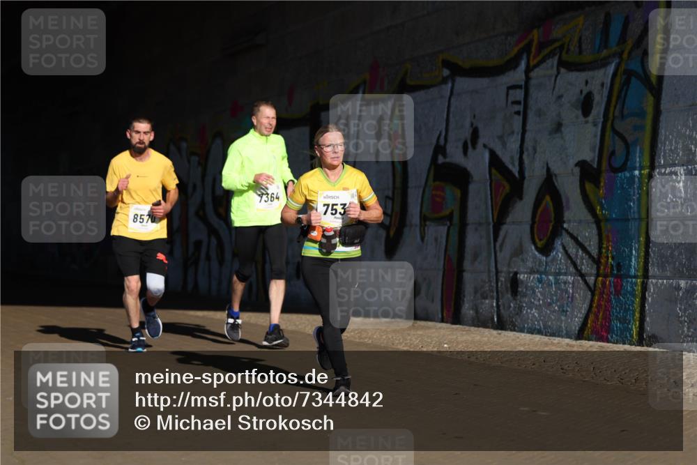 06.10.2024 - 19. swb-Marathon Bremen Michael Strokosch http://msf.ph/oto/7344842 06.10.2024 10:14:42 Laufen 8570, 7364, 753 meine-sportfotos.de