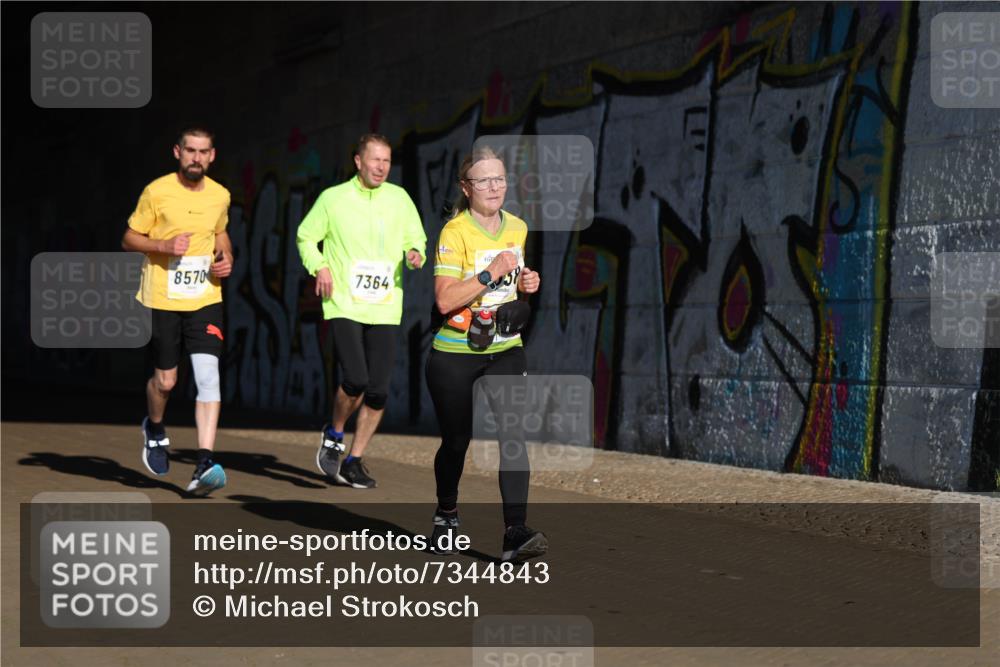 06.10.2024 - 19. swb-Marathon Bremen Michael Strokosch http://msf.ph/oto/7344843 06.10.2024 10:14:43 Laufen 8570, 7364 meine-sportfotos.de