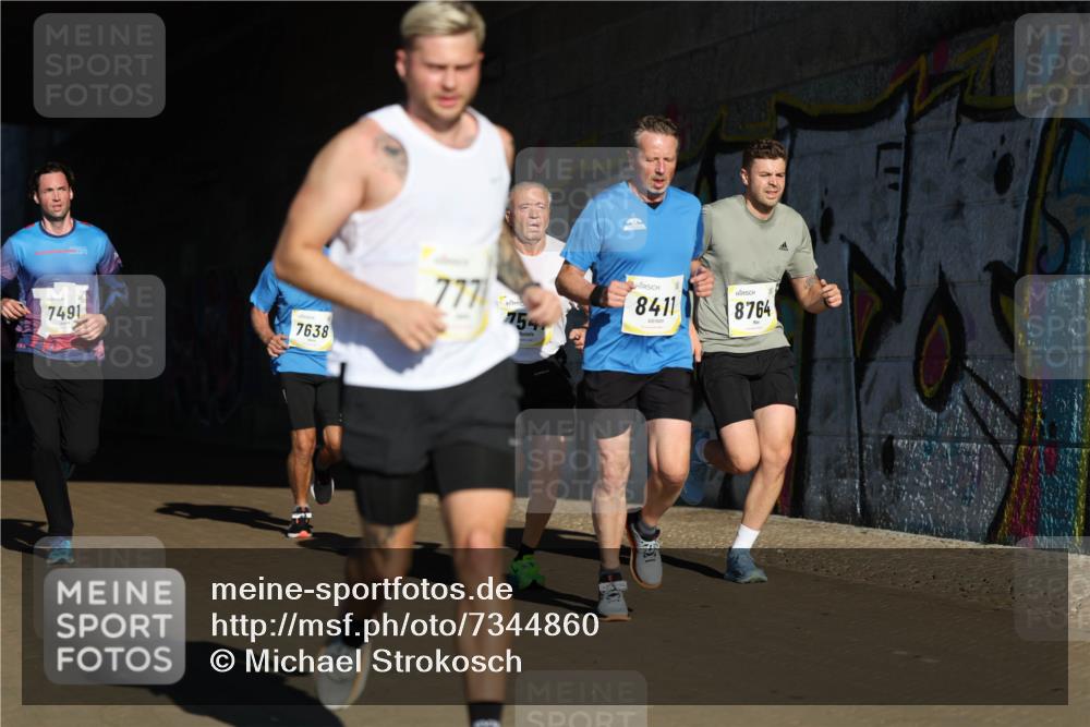 06.10.2024 - 19. swb-Marathon Bremen Michael Strokosch http://msf.ph/oto/7344860 06.10.2024 10:14:49 Laufen 7491, 7638, 777, 754, 8411, 8764 meine-sportfotos.de
