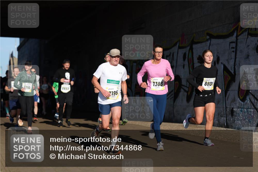 06.10.2024 - 19. swb-Marathon Bremen Michael Strokosch http://msf.ph/oto/7344868 06.10.2024 10:14:56 Laufen 9710, 4228, 8833, 195, 7303, 8801 meine-sportfotos.de