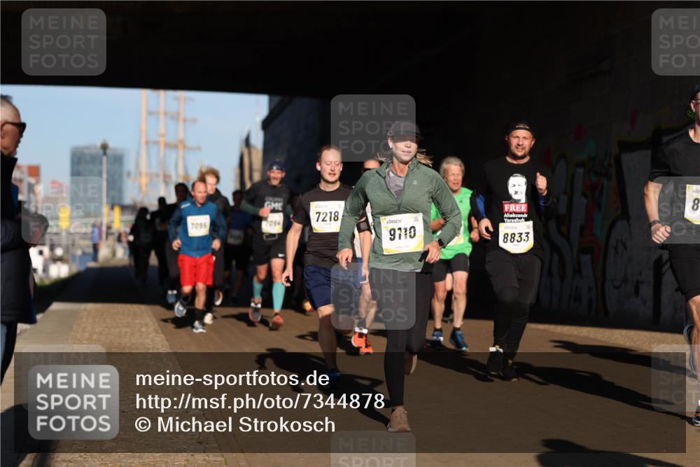 06.10.2024 - 19. swb-Marathon Bremen Michael Strokosch http://msf.ph/oto/7344878 06.10.2024 10:14:57 Laufen 7218, 7095, 7094, 9710, 8833, 8 meine-sportfotos.de