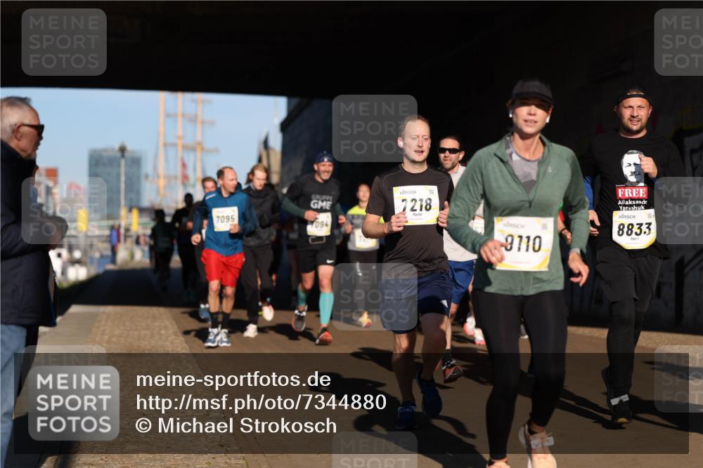 06.10.2024 - 19. swb-Marathon Bremen Michael Strokosch http://msf.ph/oto/7344880 06.10.2024 10:14:58 Laufen 7095, 094, 7218, 8110, 8833 meine-sportfotos.de