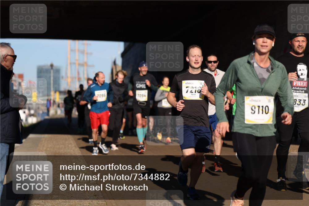 06.10.2024 - 19. swb-Marathon Bremen Michael Strokosch http://msf.ph/oto/7344882 06.10.2024 10:14:58 Laufen 7095, 7094, 7210, 9110, 833 meine-sportfotos.de
