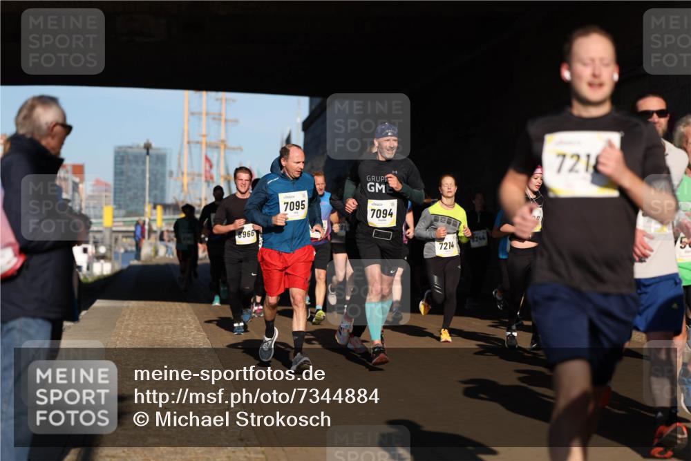 06.10.2024 - 19. swb-Marathon Bremen Michael Strokosch http://msf.ph/oto/7344884 06.10.2024 10:14:59 Laufen 8966, 7095, 7094, 8244, 7214, 721 meine-sportfotos.de
