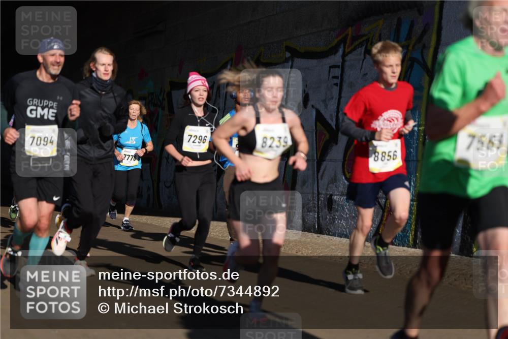 06.10.2024 - 19. swb-Marathon Bremen Michael Strokosch http://msf.ph/oto/7344892 06.10.2024 10:15:01 Laufen 7094, 7296, 8239, 7569, 8856, 7776 meine-sportfotos.de