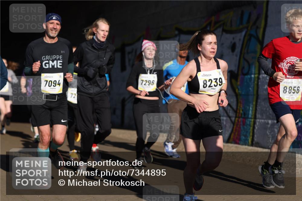 06.10.2024 - 19. swb-Marathon Bremen Michael Strokosch http://msf.ph/oto/7344895 06.10.2024 10:15:01 Laufen 15, 7094, 72, 7296, 8239, 2023, 8856 meine-sportfotos.de