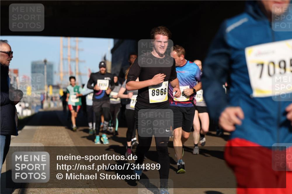 06.10.2024 - 19. swb-Marathon Bremen Michael Strokosch http://msf.ph/oto/7344899 06.10.2024 10:15:03 Laufen 8966, 13, 7095 meine-sportfotos.de