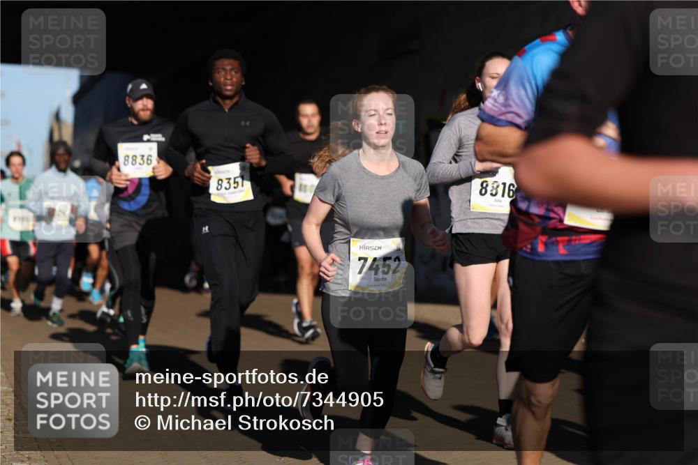 06.10.2024 - 19. swb-Marathon Bremen Michael Strokosch http://msf.ph/oto/7344905 06.10.2024 10:15:04 Laufen 8836, 8351, 7452, 8816 meine-sportfotos.de