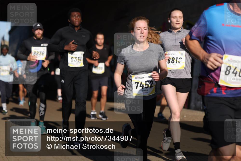 06.10.2024 - 19. swb-Marathon Bremen Michael Strokosch http://msf.ph/oto/7344907 06.10.2024 10:15:04 Laufen 2006, 8836, 8351, 7452, 8813, 840 meine-sportfotos.de