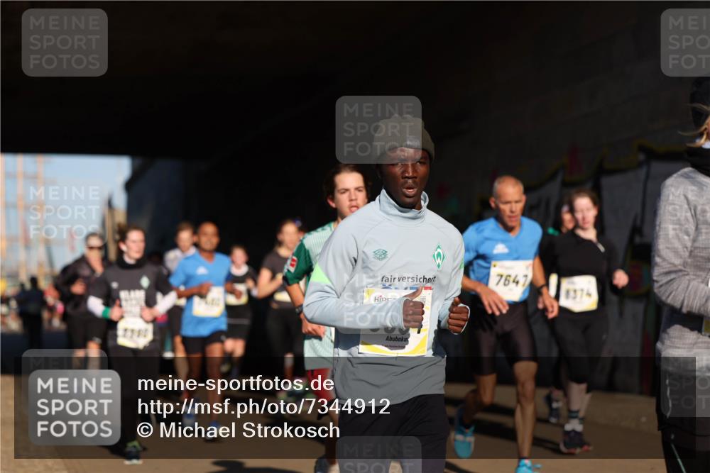 06.10.2024 - 19. swb-Marathon Bremen Michael Strokosch http://msf.ph/oto/7344912 06.10.2024 10:15:08 Laufen 7647, 8374 meine-sportfotos.de