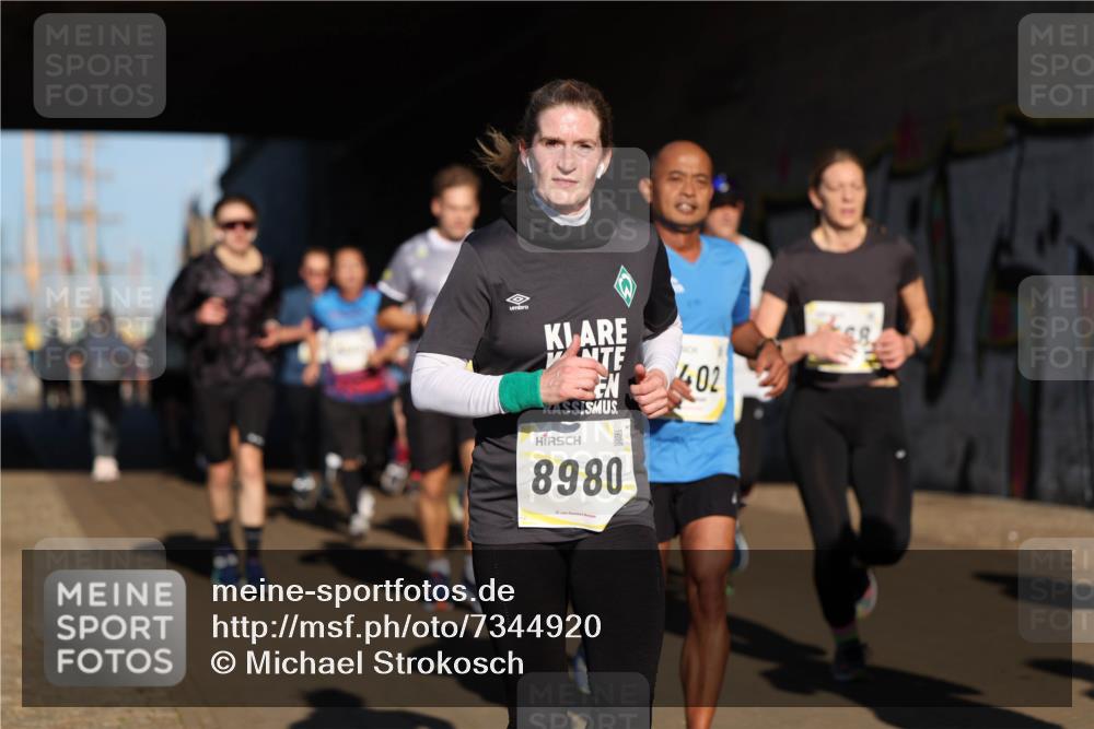 06.10.2024 - 19. swb-Marathon Bremen Michael Strokosch http://msf.ph/oto/7344920 06.10.2024 10:15:10 Laufen 402, 8980 meine-sportfotos.de
