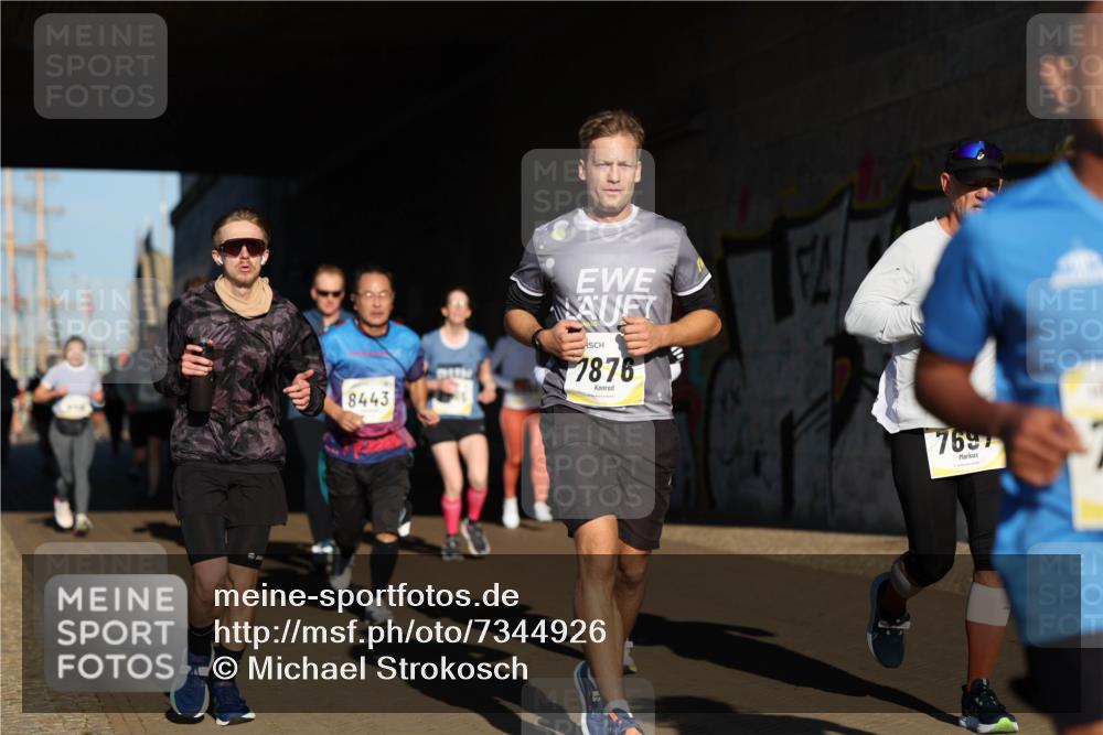 06.10.2024 - 19. swb-Marathon Bremen Michael Strokosch http://msf.ph/oto/7344926 06.10.2024 10:15:11 Laufen 8443, 7876, 7697 meine-sportfotos.de