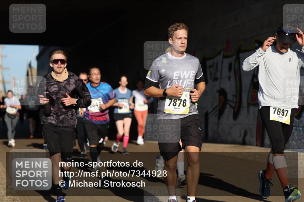 06.10.2024 - 19. swb-Marathon Bremen Michael Strokosch http://msf.ph/oto/7344928 06.10.2024 10:15:11 Laufen 8443, 7876, 7697 meine-sportfotos.de