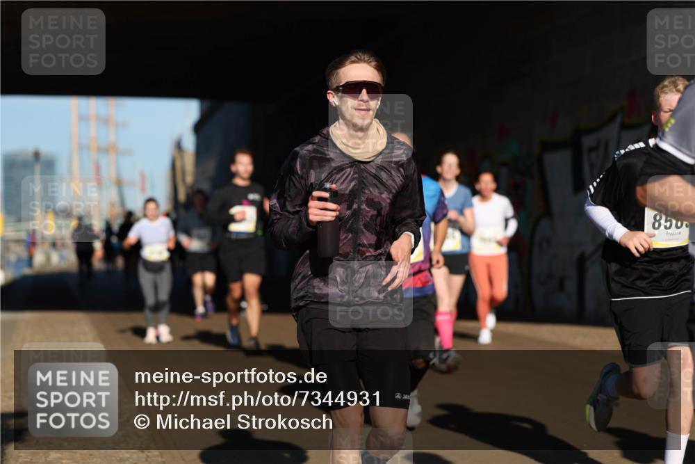 06.10.2024 - 19. swb-Marathon Bremen Michael Strokosch http://msf.ph/oto/7344931 06.10.2024 10:15:12 Laufen 850 meine-sportfotos.de