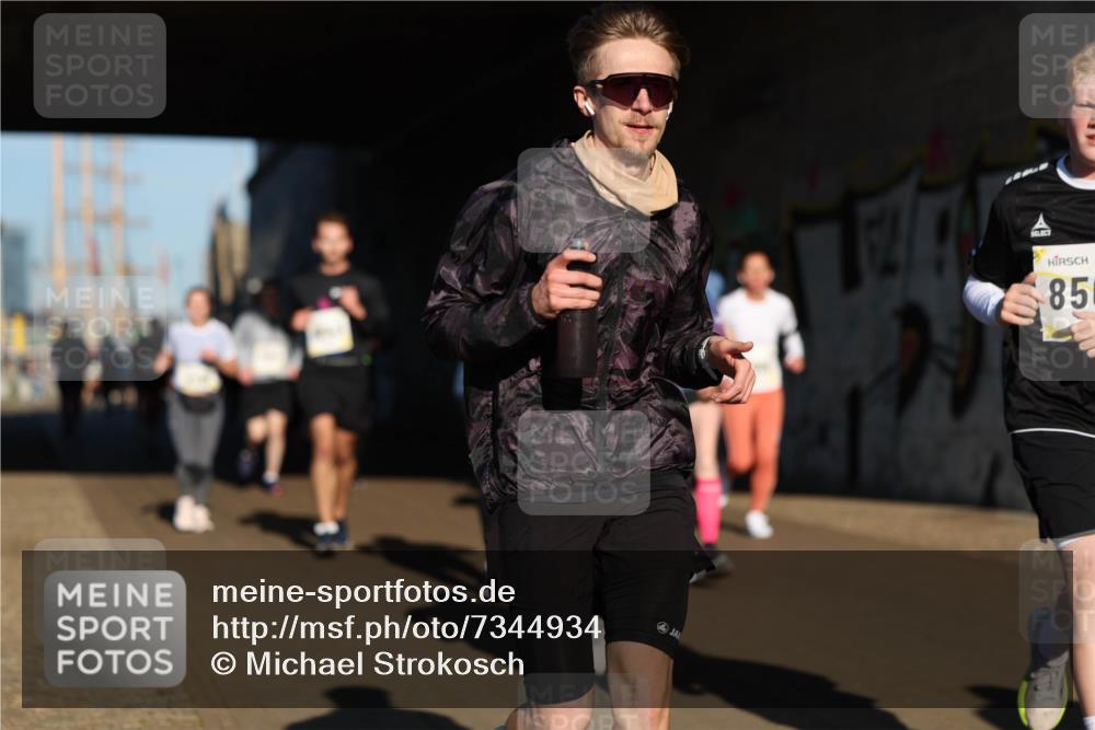 06.10.2024 - 19. swb-Marathon Bremen Michael Strokosch http://msf.ph/oto/7344934 06.10.2024 10:15:12 Laufen 850 meine-sportfotos.de