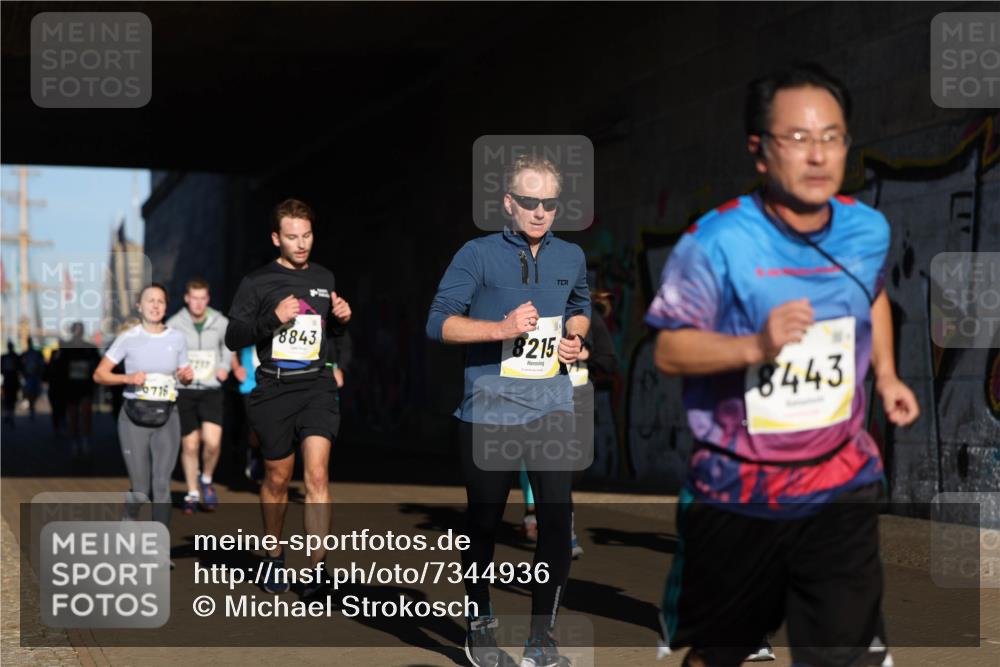 06.10.2024 - 19. swb-Marathon Bremen Michael Strokosch http://msf.ph/oto/7344936 06.10.2024 10:15:13 Laufen 716, 7219, 8843, 8215, 8443 meine-sportfotos.de