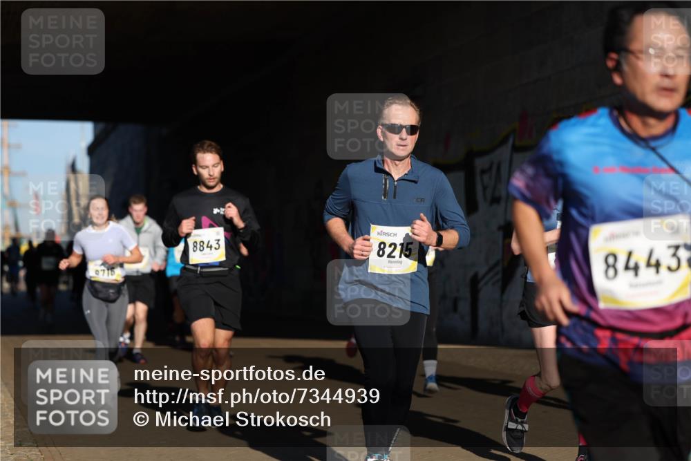 06.10.2024 - 19. swb-Marathon Bremen Michael Strokosch http://msf.ph/oto/7344939 06.10.2024 10:15:14 Laufen 9716, 8843, 8215, 84437 meine-sportfotos.de
