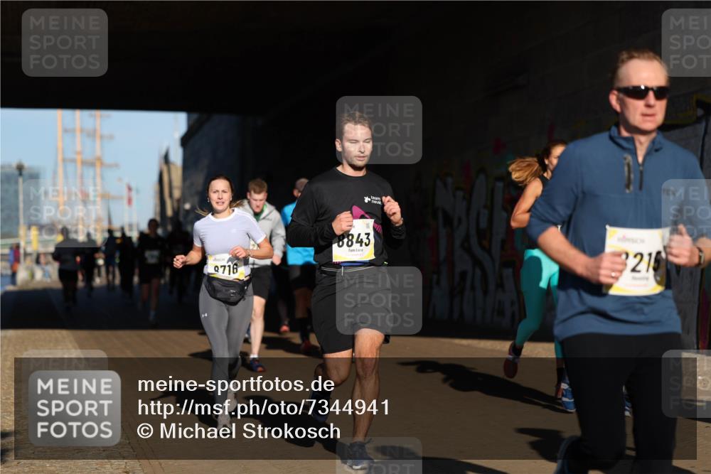 06.10.2024 - 19. swb-Marathon Bremen Michael Strokosch http://msf.ph/oto/7344941 06.10.2024 10:15:14 Laufen 9716, 8843, 21 meine-sportfotos.de