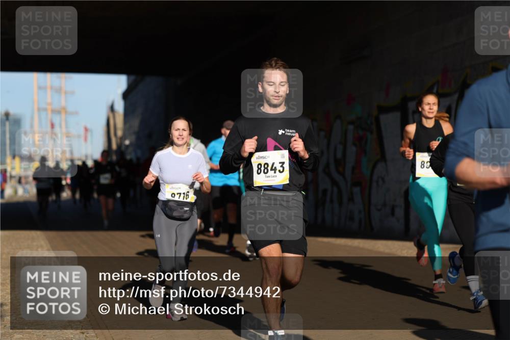 06.10.2024 - 19. swb-Marathon Bremen Michael Strokosch http://msf.ph/oto/7344942 06.10.2024 10:15:15 Laufen 9716, 8843, 89 meine-sportfotos.de