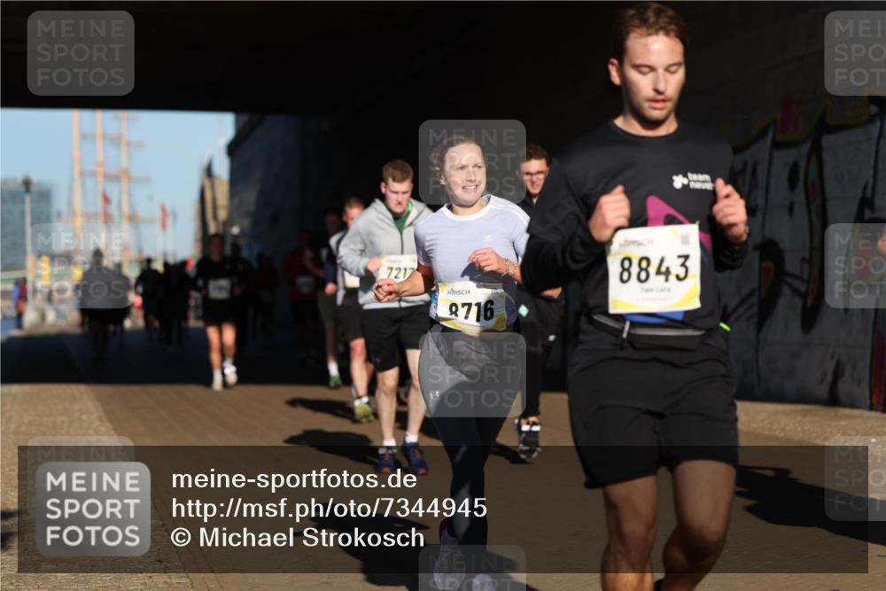 06.10.2024 - 19. swb-Marathon Bremen Michael Strokosch http://msf.ph/oto/7344945 06.10.2024 10:15:16 Laufen 7217, 8716, 8843 meine-sportfotos.de