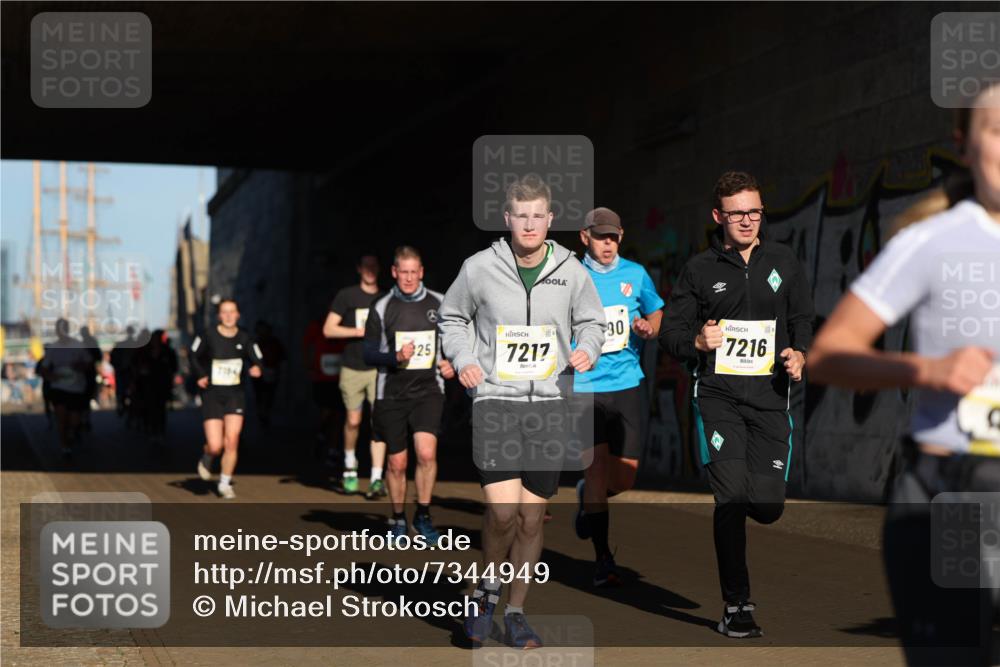 06.10.2024 - 19. swb-Marathon Bremen Michael Strokosch http://msf.ph/oto/7344949 06.10.2024 10:15:17 Laufen 718, 4, 25, 7217, 6, 30, 7216 meine-sportfotos.de