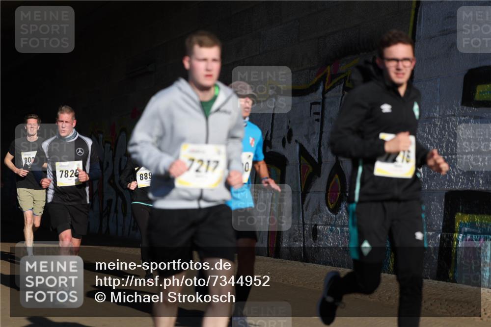 06.10.2024 - 19. swb-Marathon Bremen Michael Strokosch http://msf.ph/oto/7344952 06.10.2024 10:15:18 Laufen 902, 7825, 7217, 76, 0, 889 meine-sportfotos.de